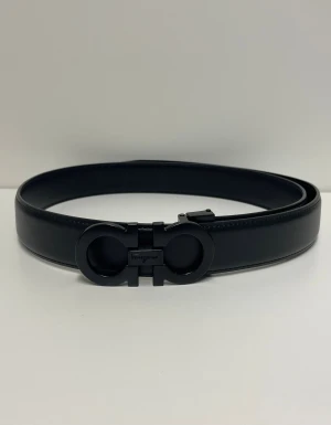 Ferregamo Bälte - Säljer ett helt nytt bälte, aldrig använd. Storlek 110. Snabb frakt fraktas inom 24h efter köp. Kan härmas i Haninge, skriv gärna vid fler frågor.