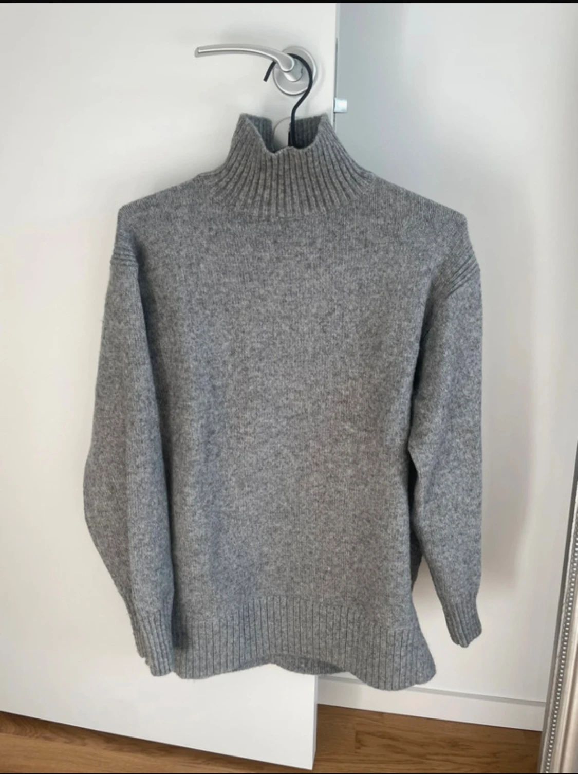 stickad tröja polokrage