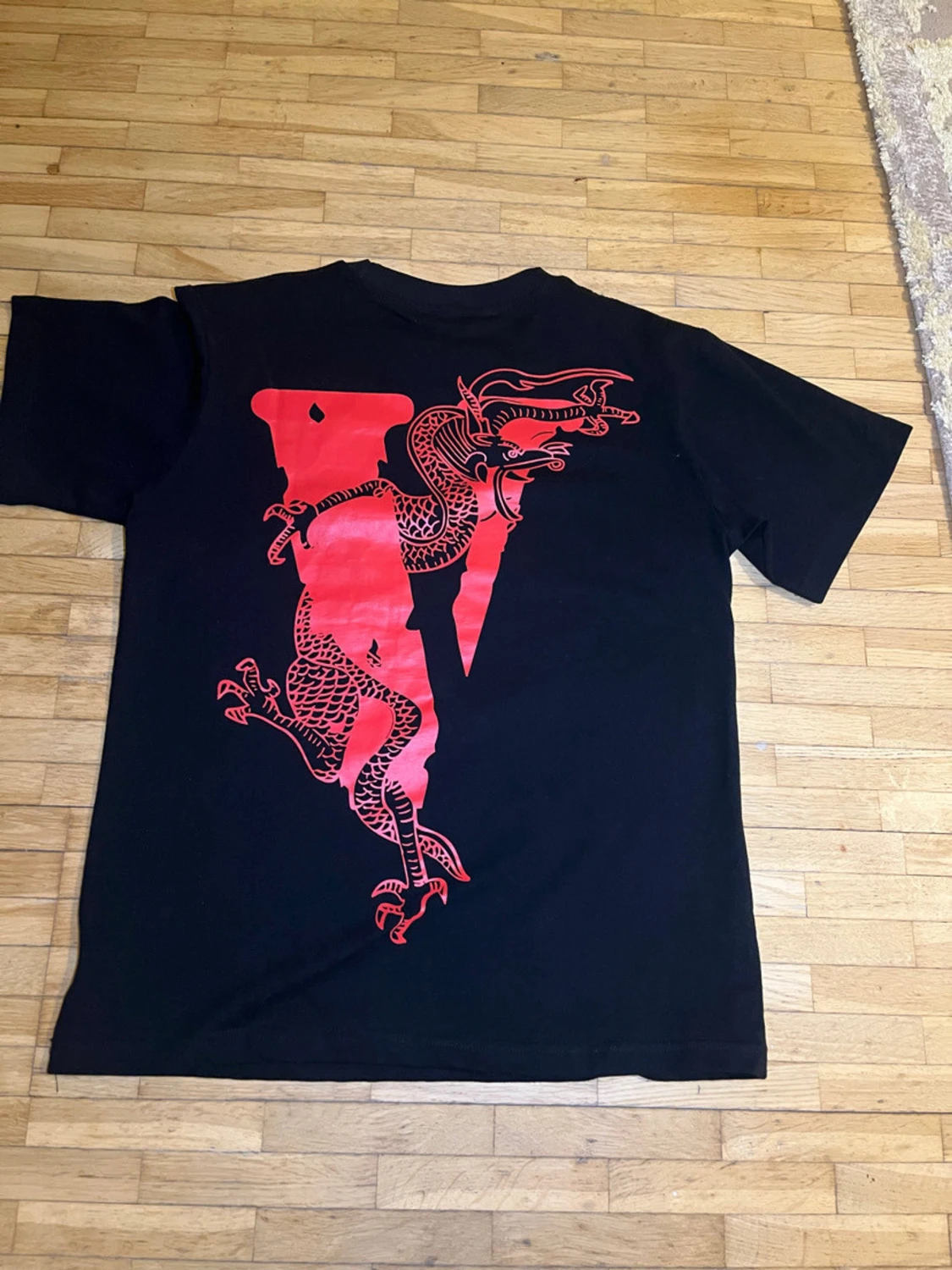 Svart VLONE t-shirt med draktryck - 1