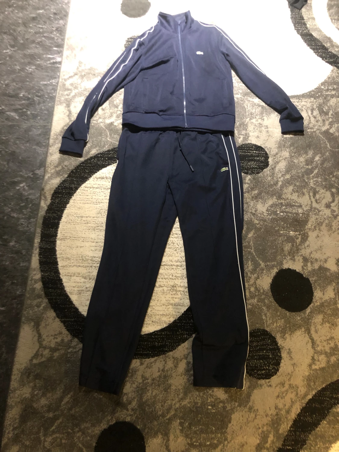 Mörkblå träningsbyxor från Lacoste - 1