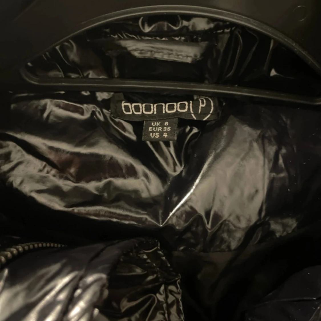 Svart pufferjacka från Boohoo - 1