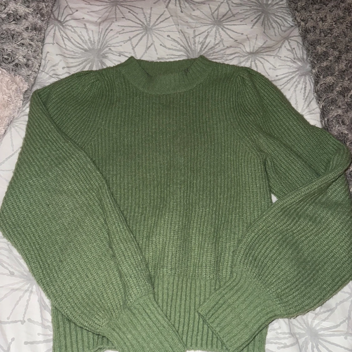 Grön stickad tröja från Monki
