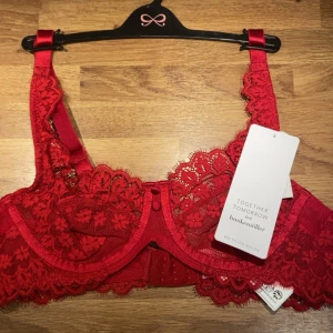 Set från Hunkemöller  - Bh storlek 75B trosan S