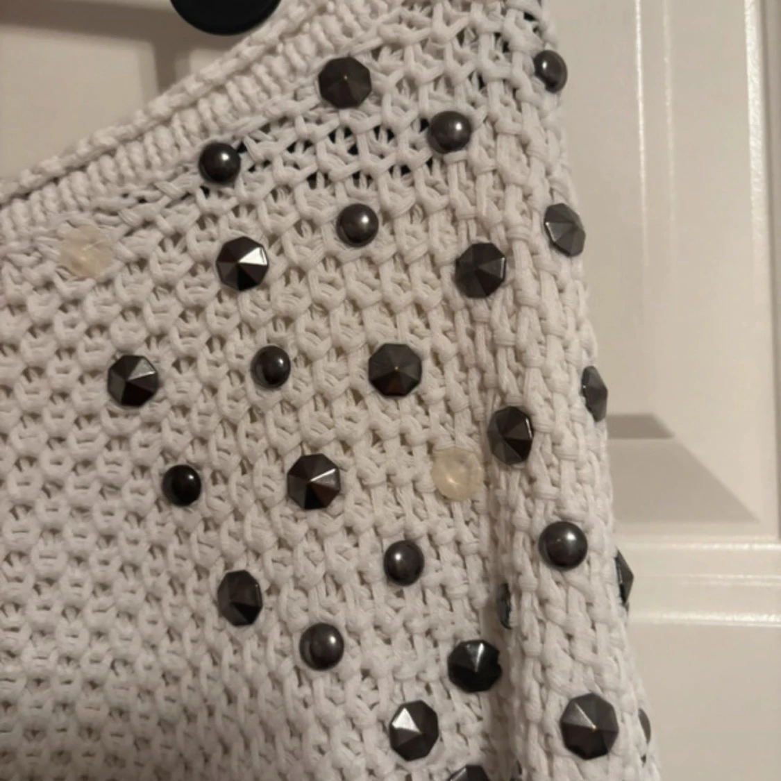 Vit stickad tröja med nitar från ONLY - 2