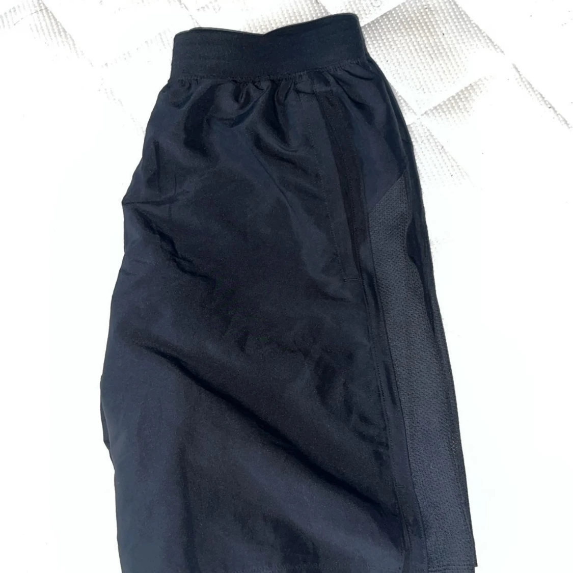 Svarta träningsshorts från Under Armour - 1