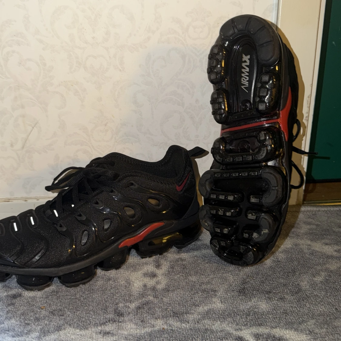 Nike Air Vapormax Plus Svarta/Röda - 1