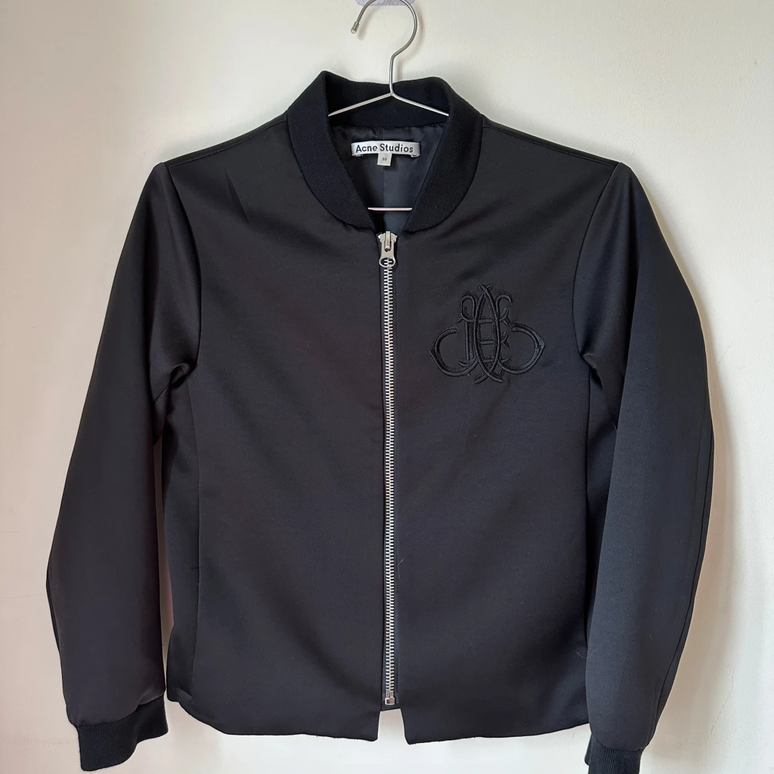 Svart bomberjacka från Acne Studios