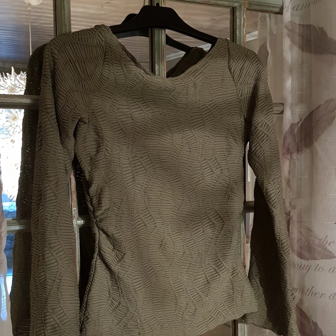 Ljusgrön långärmad topp Gina Tricot XS