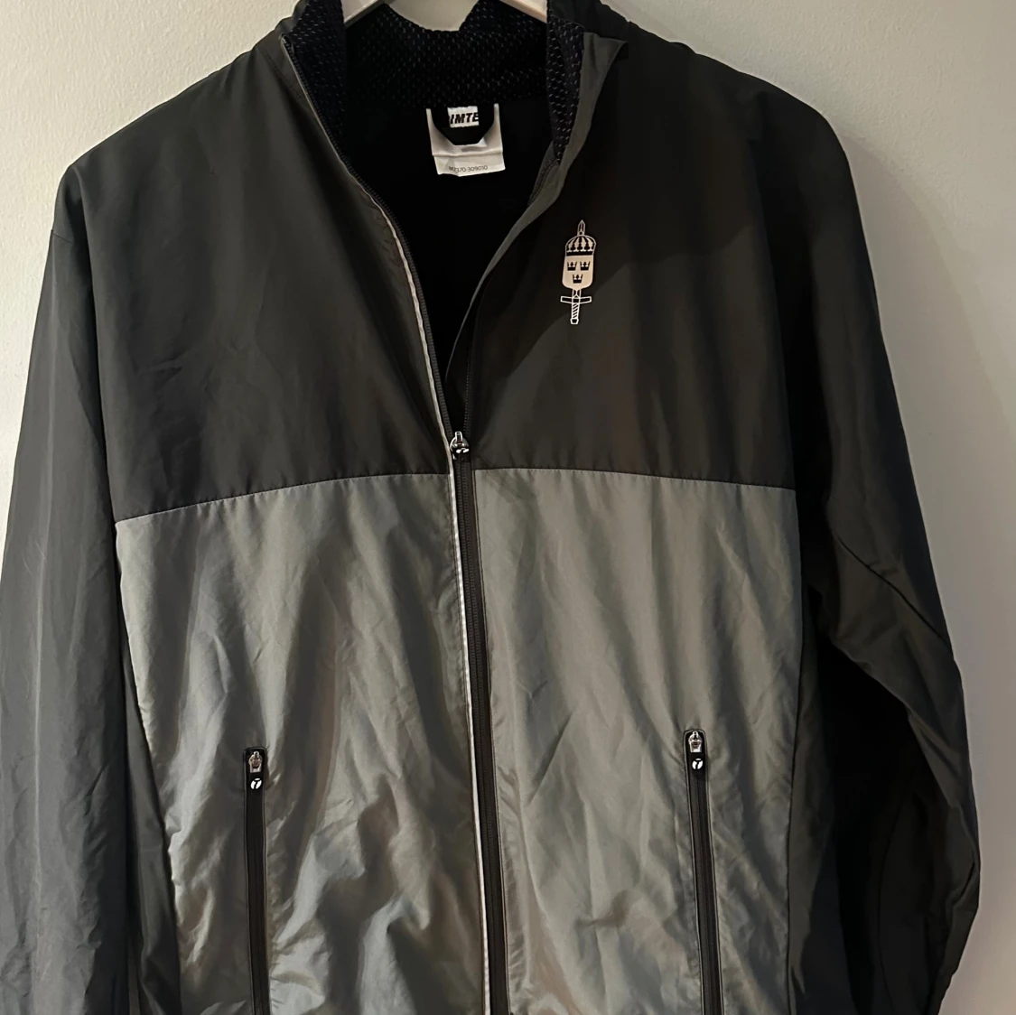 Försvarsmakten Svart/grå vindjacka & T-shirt Trimtex S