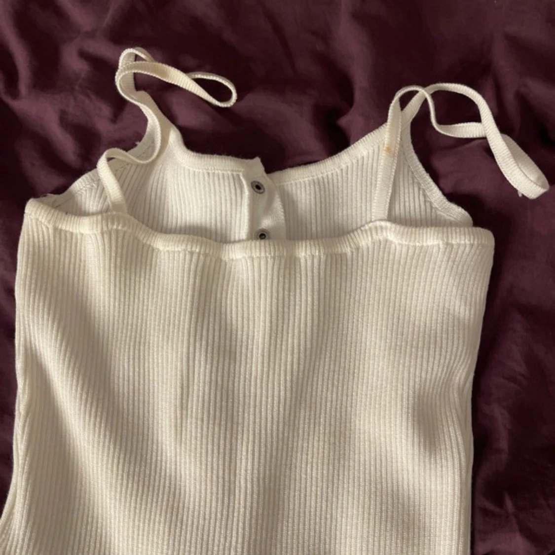 Vit ribbad klänning med knappar - 2