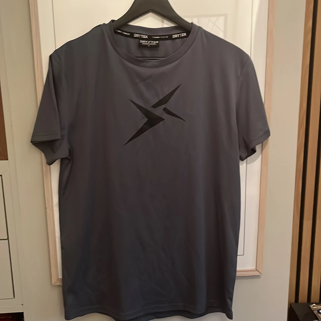 Grå sportig t-shirt från Drytex