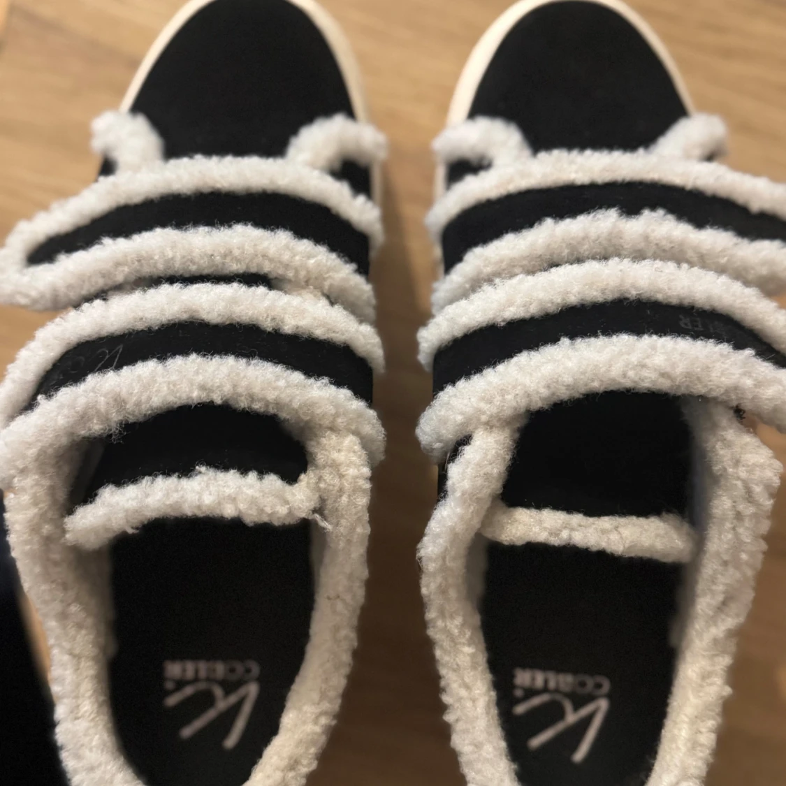 Svarta sneakers med fluffiga snören - 1