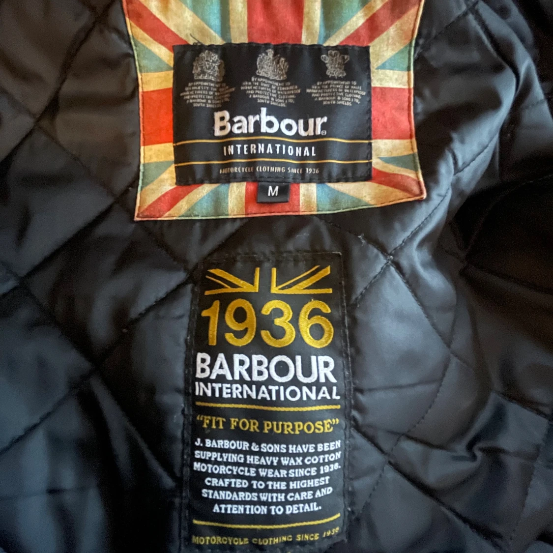 Svart Barbour International jacka M - 4