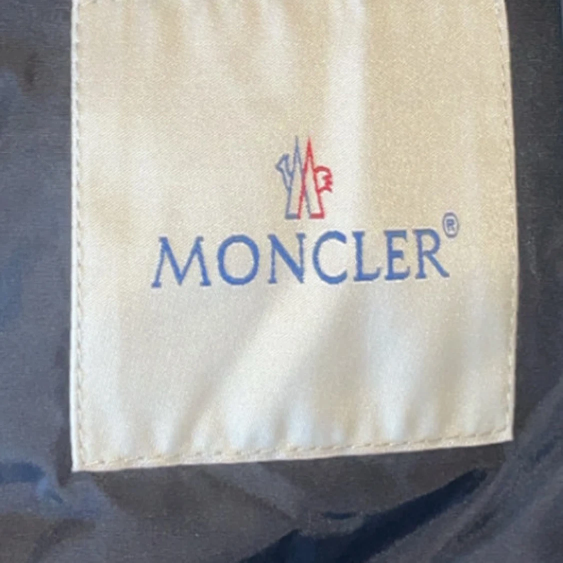 Svart vindjacka från Moncler med huva - 3