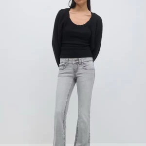 Low waist bootcut jeans - Har ingen ny bild med dem på eftersom de är lite korta på mig (är ca 160cm). De är från Gina tricot strl 32