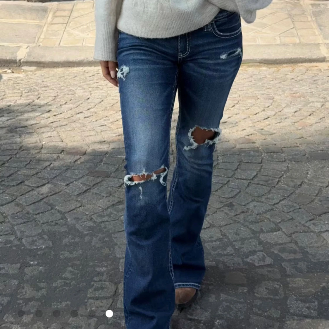 Trendiga slutsålda jeans