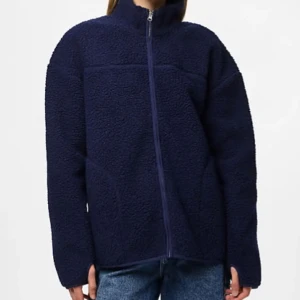 Teddy jacka  - En varm och fin marin blå Teddy jacka 