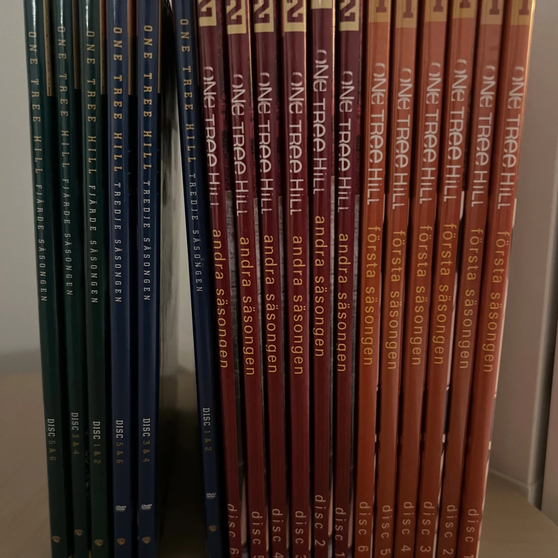 One Tree Hill - Första till fjärde säsongen DVD - 1