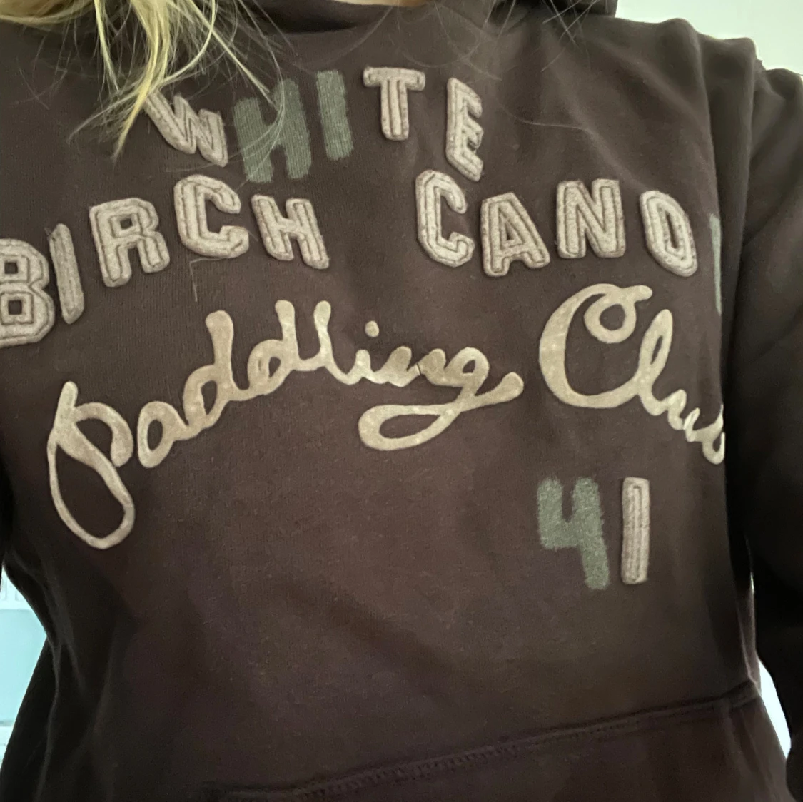 Brun hoodie med tryck - 1