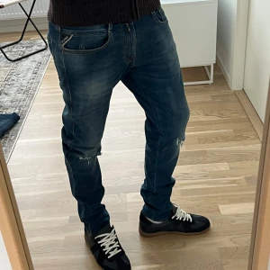 Replay anbass jeans  - Otroligt feta jeans i toppskick, priset kan såklart diskuteras! 