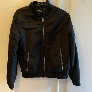 Bomberjacka strl S - Bomberjacka från Lager 157. Finns 2st i storlek S. Passar mindre L. 