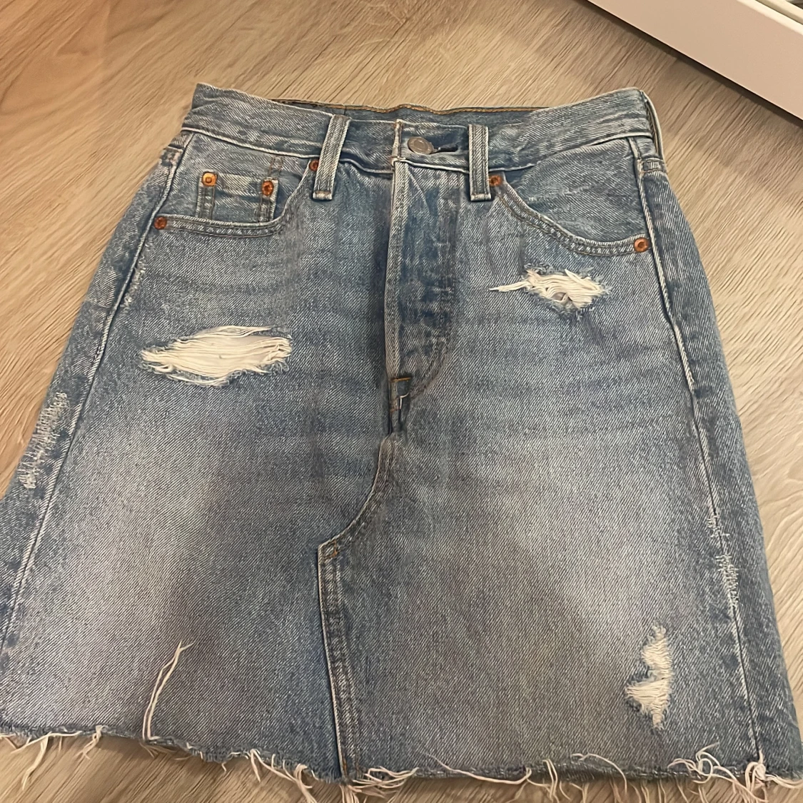 Levis jeanskjol storlek 23 - 90