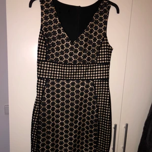 Klänning 36-38 - Klänning i storlek 36-38. Använd en kväll