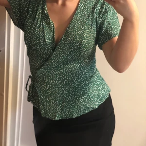 &otherstories topp - Knappt använd superfin topp från &otherstories. Frakt ingår 🐬🐬