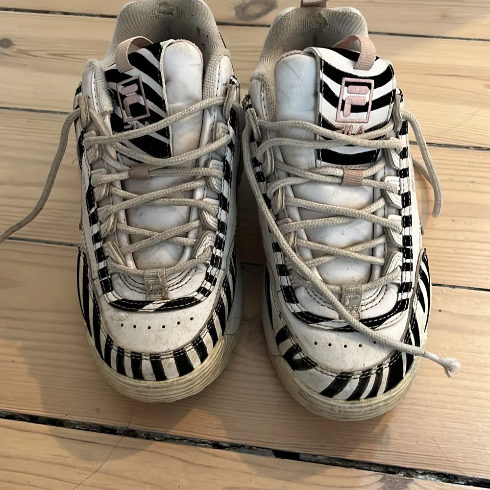 Fila skor med zebra mönster 🥰🛍. Skor.