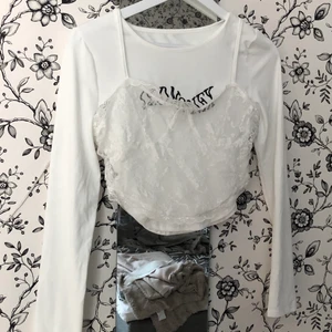 2 piece  - Två delats tröja. En långärmad crop & ett mesh linne. Oanvänd. 