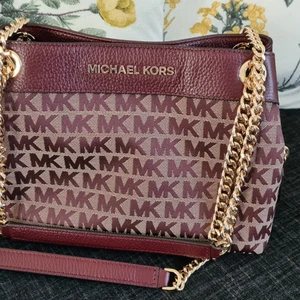 Michael Kors väska - Helt ny handväska från Michael Kors. Dammpåse medföljer. Äkta givetvis.