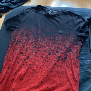 Tröja - Säljer denna tröja som aldrog använts, kan mötas upp i stockholm. 