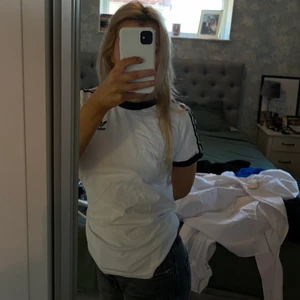 Adidas tshirt  - Tshirt från adidas. Stl S/M. 