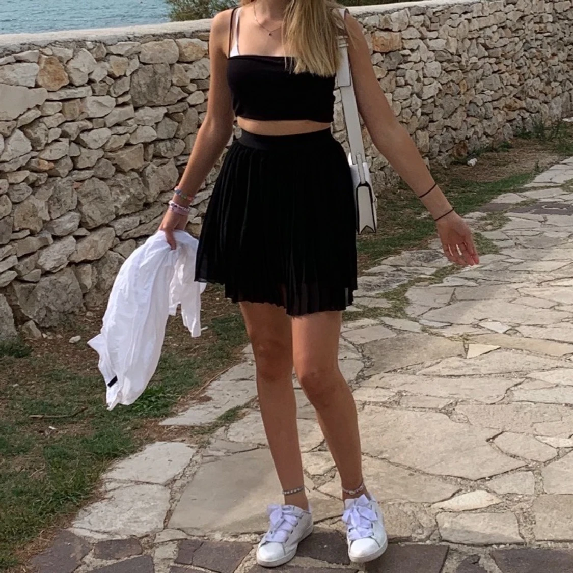 Svart volang kjol ifrån NA-KD