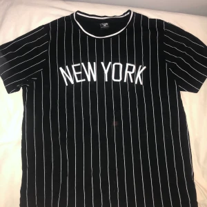 New York Tshirt  - Randig New York T-shirt storlek L