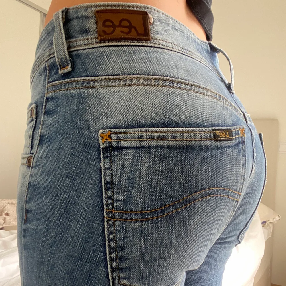 Lågmidjade jeans från lee 💕 W26 L33, jag är 163 och har vanligtvis xs/34 i jeans. Jeans & Byxor.