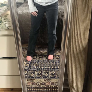 weekday jeans! - Ett par supersnygga och bekväma midwaist jeans ifrån Weekday, modellen twig. Har andvänts ett fåtal gånger.💕 