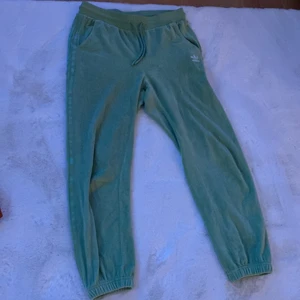 Adidas - Mjuka sköna adidas 