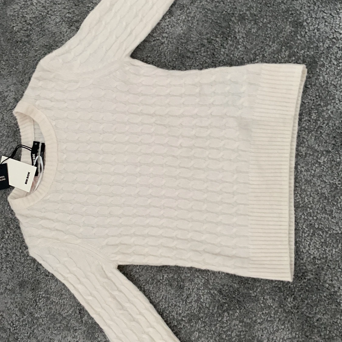 Stickad tröja bikbok