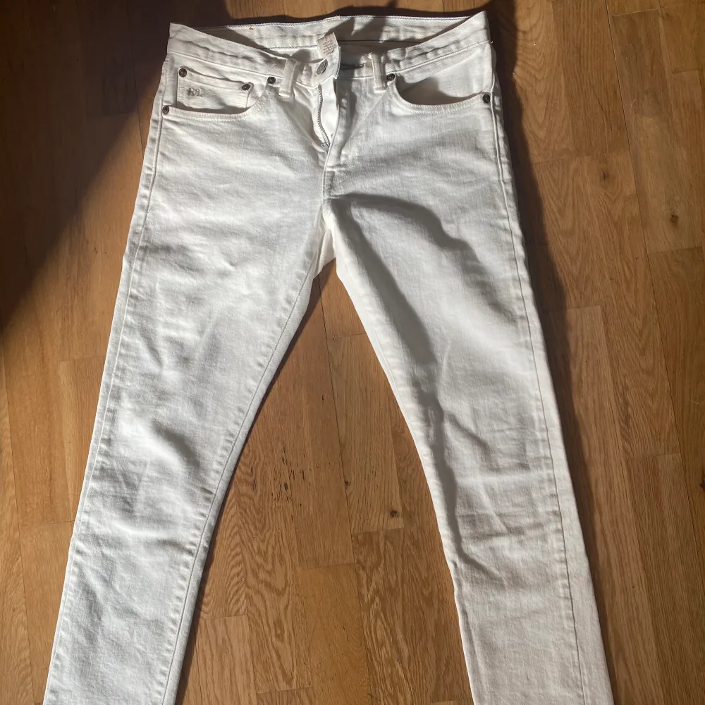 Super fina vita jeans storlek 26. Köpts i USA, knappt använda . Jeans & Byxor.