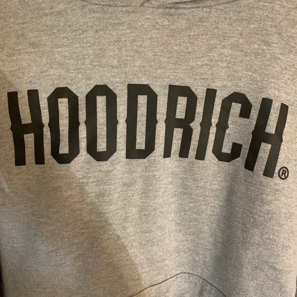 Snygg Hoodrich tröja i storlek Medium. Inga flaws. Köpt på jd sports . Hoodies.