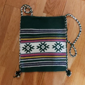 Axelväska - Vävd axelväaka