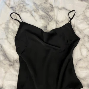 linne - Har aldrig använt den då det inte är min stil😅 Men jag skulle kunna tro att den är skön och ha den på sommaren för den är inte s tjock💕