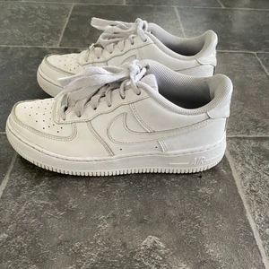 Air force 1 - Använda air force 1, säljer de pga att de är för små för mig