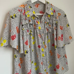 Kortärmad skjorta - Super söt mönstrad kortärmad skjorta från zara 🧡