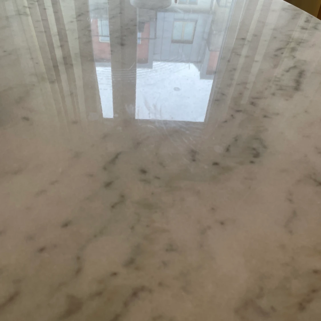 Marmor matbord med mässingben  - 90