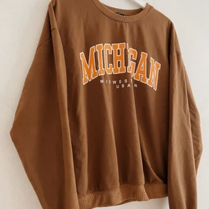 sweatshirt  - Köpt från SHEIN i storlek M. fint skick. 