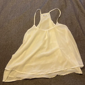 Storlek 34 - Vit linne från Cubus. Använt 1 gång. 