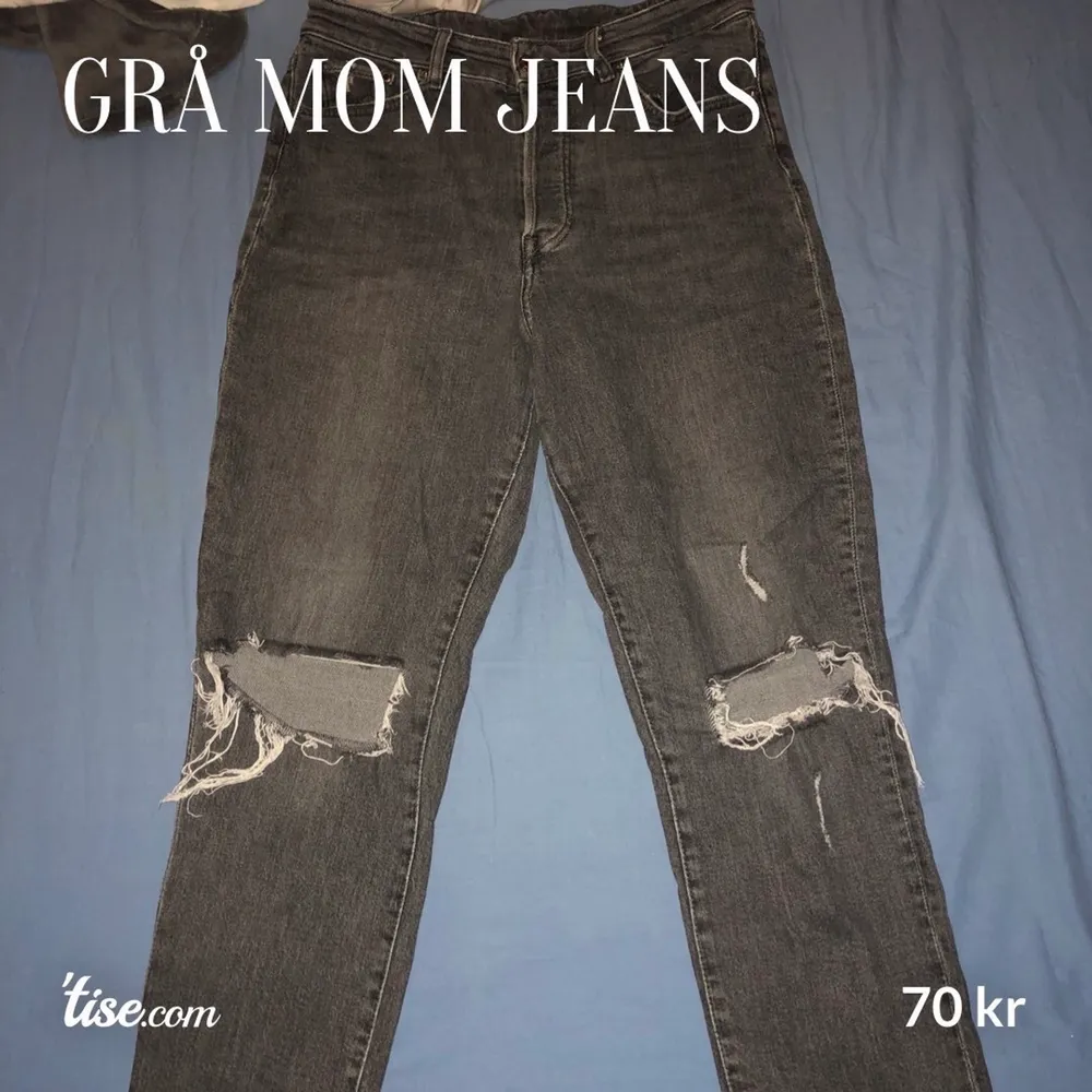 Ett par gråa mom jeans. Kom med eget bud om du vill köpa. Köparen står för frakten. Vill bli av med allt så fort. Om nån är intresserad så kollar jag upp frakten då. . Jeans & Byxor.