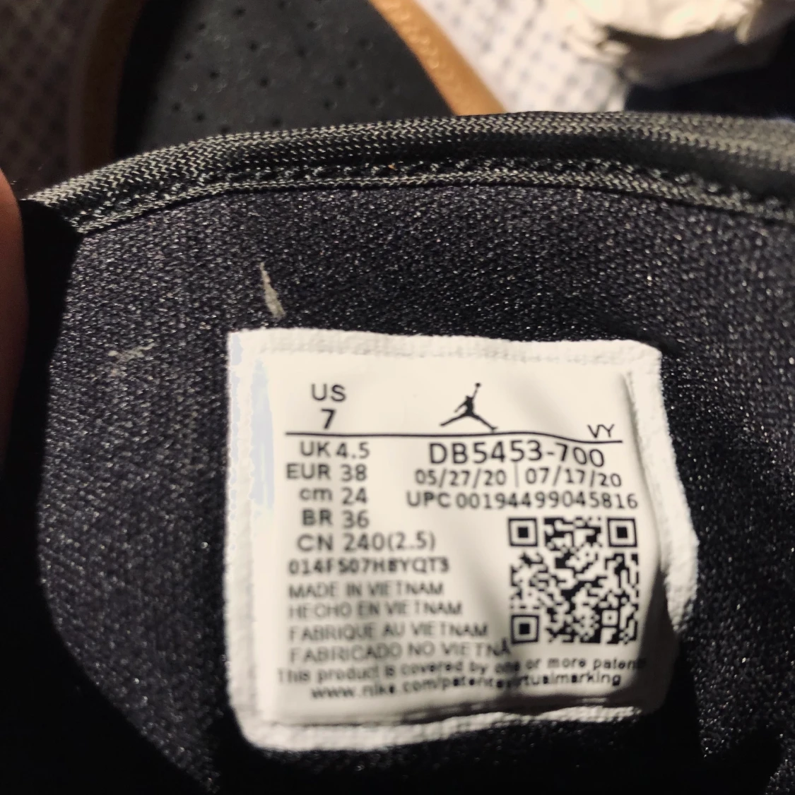 HELT OANVÄNDA  ÄKTA AIR JORDANS  - 91